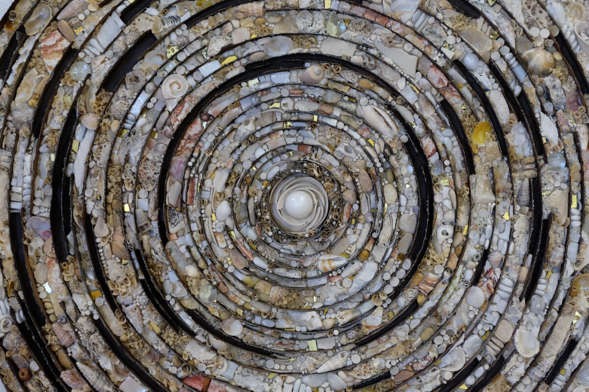 MOSAIQUE Contemporaine, ecorce, travertin et tesselles d'or, upcycling